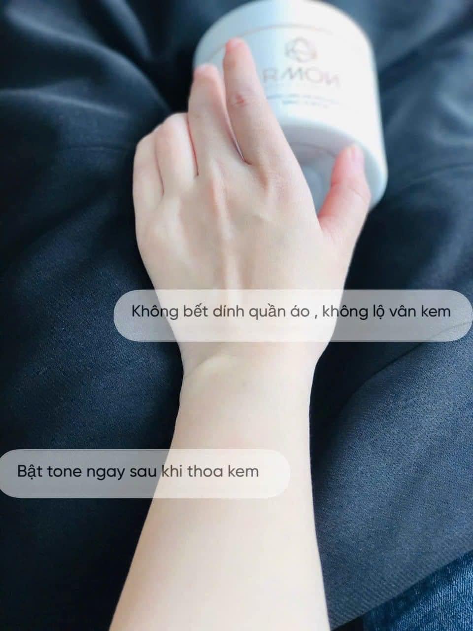 Kết cấu dạng kem, dễ dàng tán đều, có khả năng thẩm thấu nhanh trên da, không để lộ vân kem,