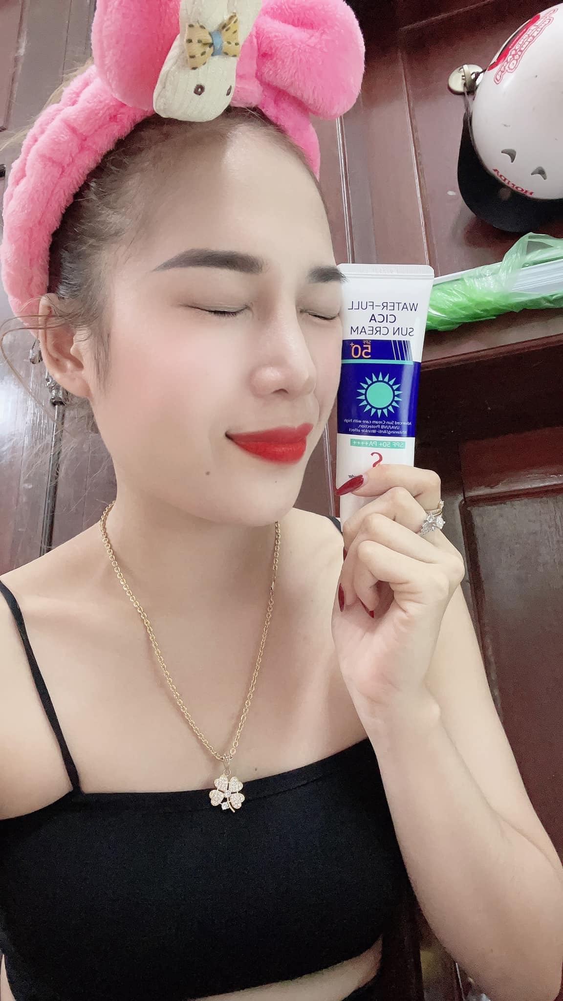 Review kem chống nắng Smile Leader Water Full Cica