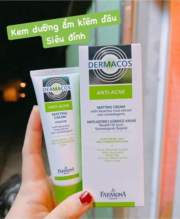 Bao bì với thiết kế vỏ hộp dưỡng ẩm Dermacos hình chữ nhật