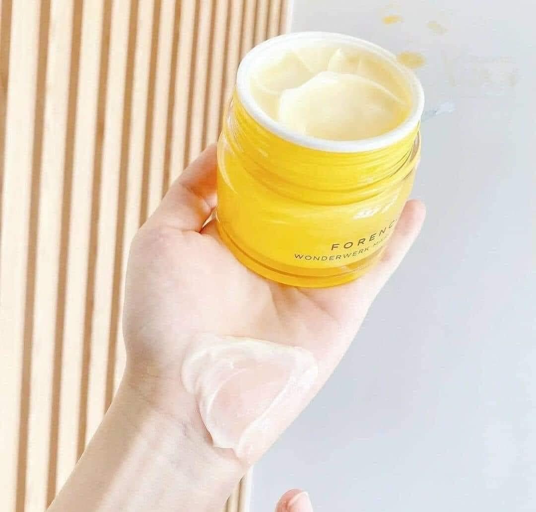 Chất kem mềm, mịn, thấm nhanh, không gây bí tắc lỗ chân lông