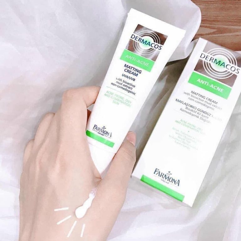 Kết cấu của kem dưỡng Dermacos khá đặc