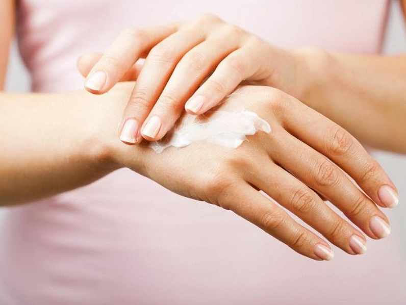 Thường xuyên giữ ẩm, cấp ẩm cho da tay