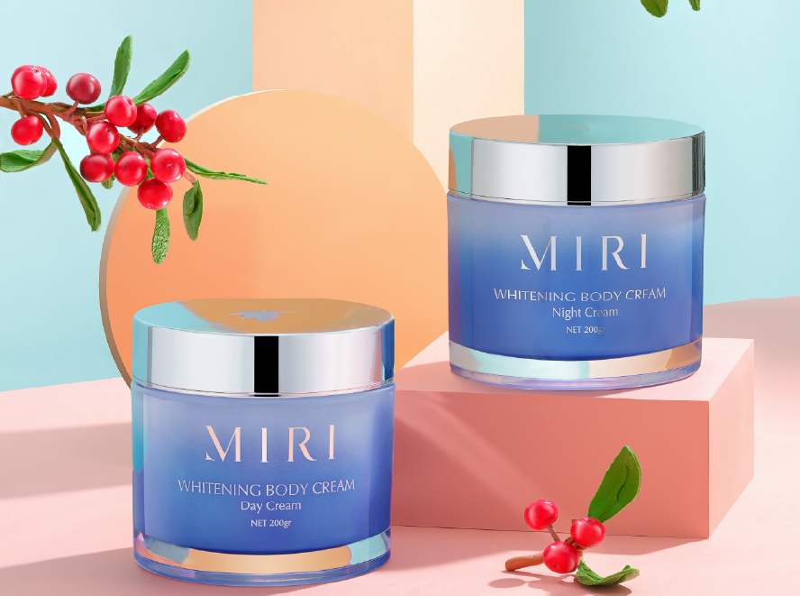 Chất kem mỏng nhẹ, mềm mại dễ dàng thẩm thấu vào da.