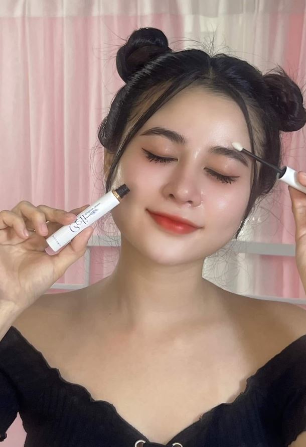 Giúp nuôi dưỡng nang lông từ sâu bên trong, kích thích lông mày mọc đều, dày và nhanh chóng