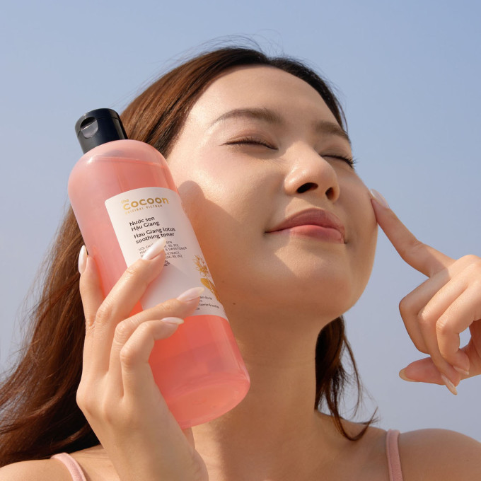 Cấp ẩm cho da giúp làn da luôn rạng rỡ, căng bóng và mịn màng